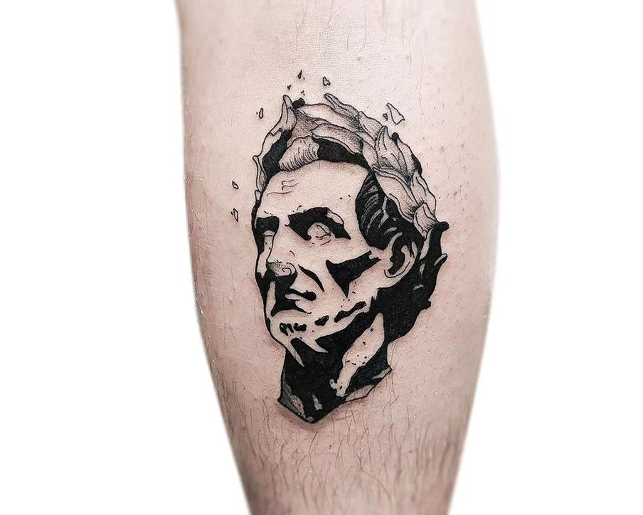 Tatouage Blackwork Statue Le Mans