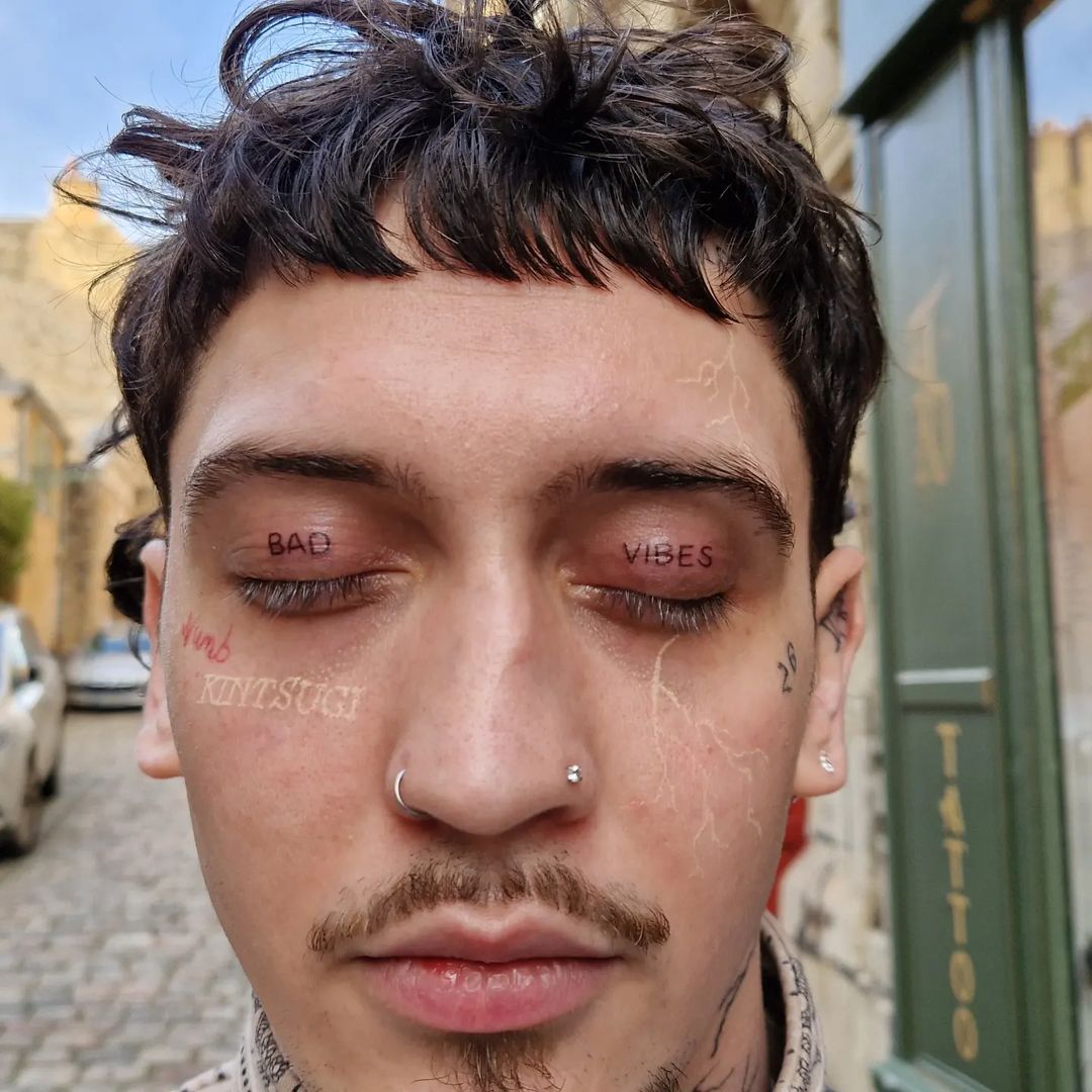 Handpoke paupières le mans